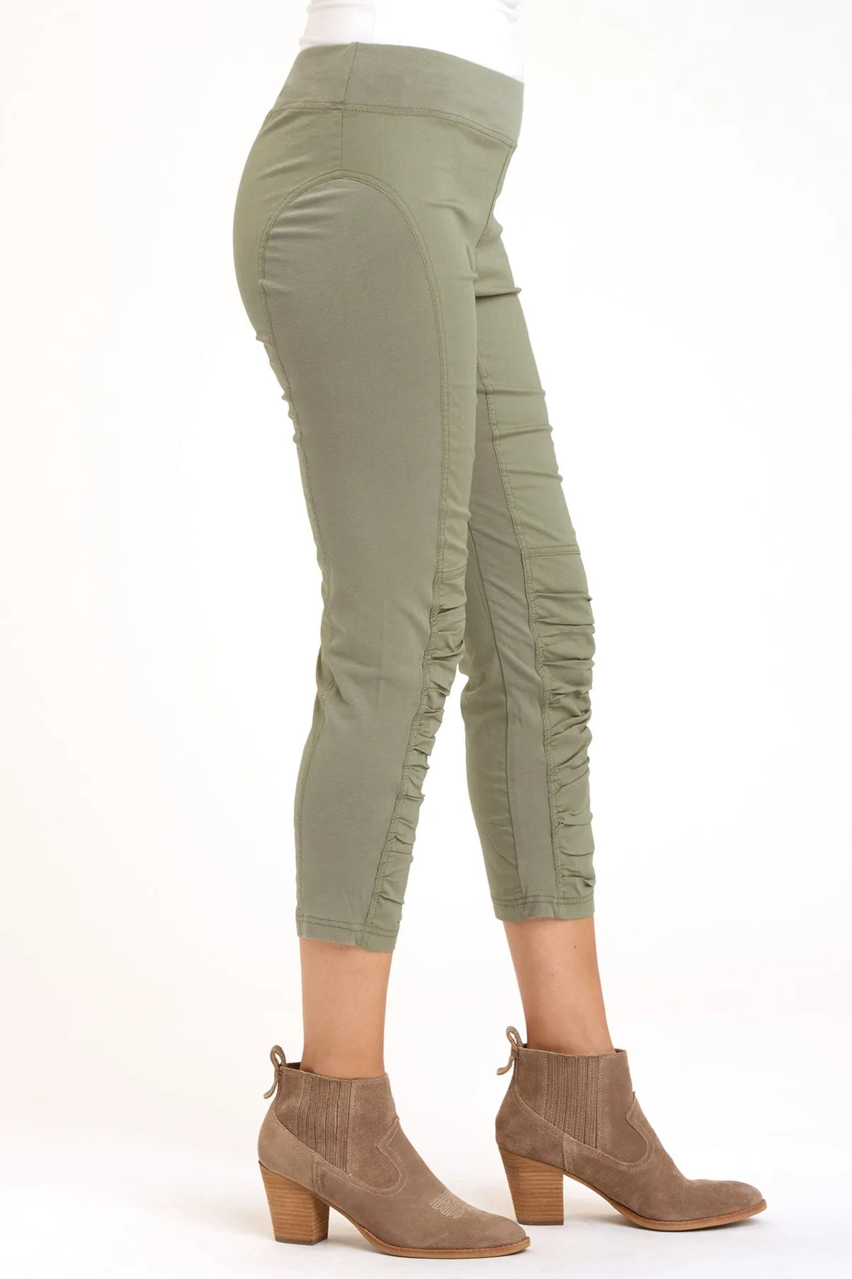 Jetter Crop Legging