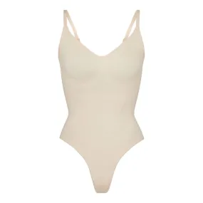 SKIMS SEAMLESS SCULPT Thong Bodysuit Sand - Nude